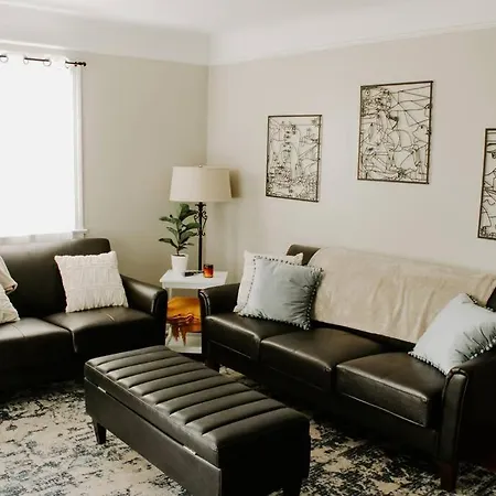 Cozy House Near Lake Erie, 10 Minutes To Downtown.